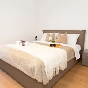 ihost-apartment-simonetta-7.it-lombardy.com/